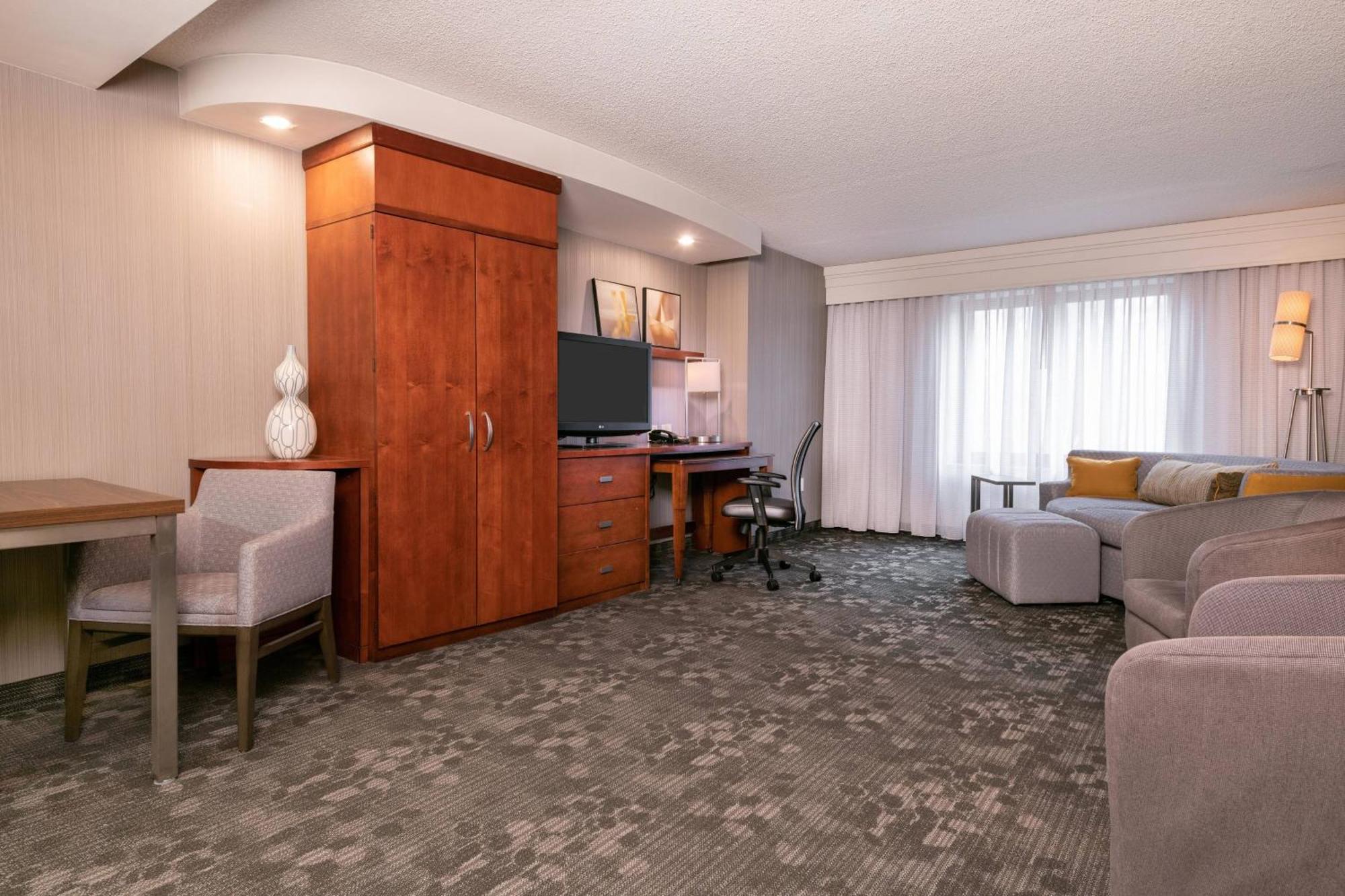 Courtyard By Marriott Newark-University Of Delaware Exterior photo