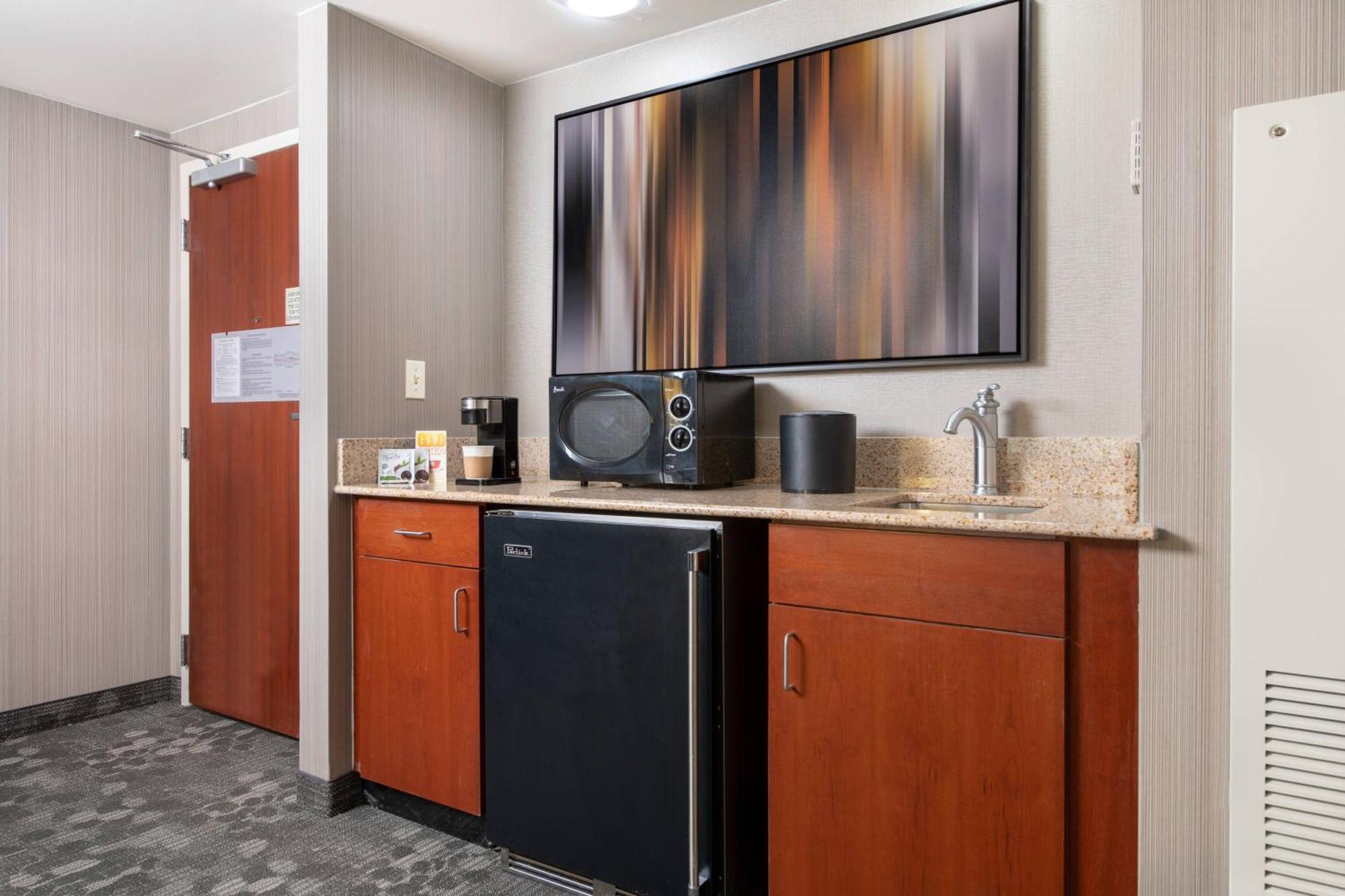 Courtyard By Marriott Newark-University Of Delaware Exterior photo