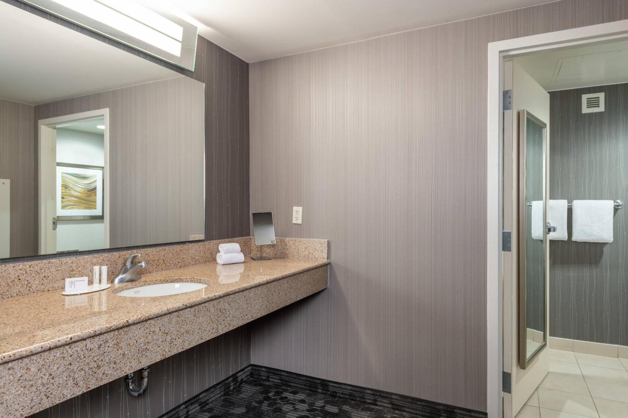 Courtyard By Marriott Newark-University Of Delaware Exterior photo