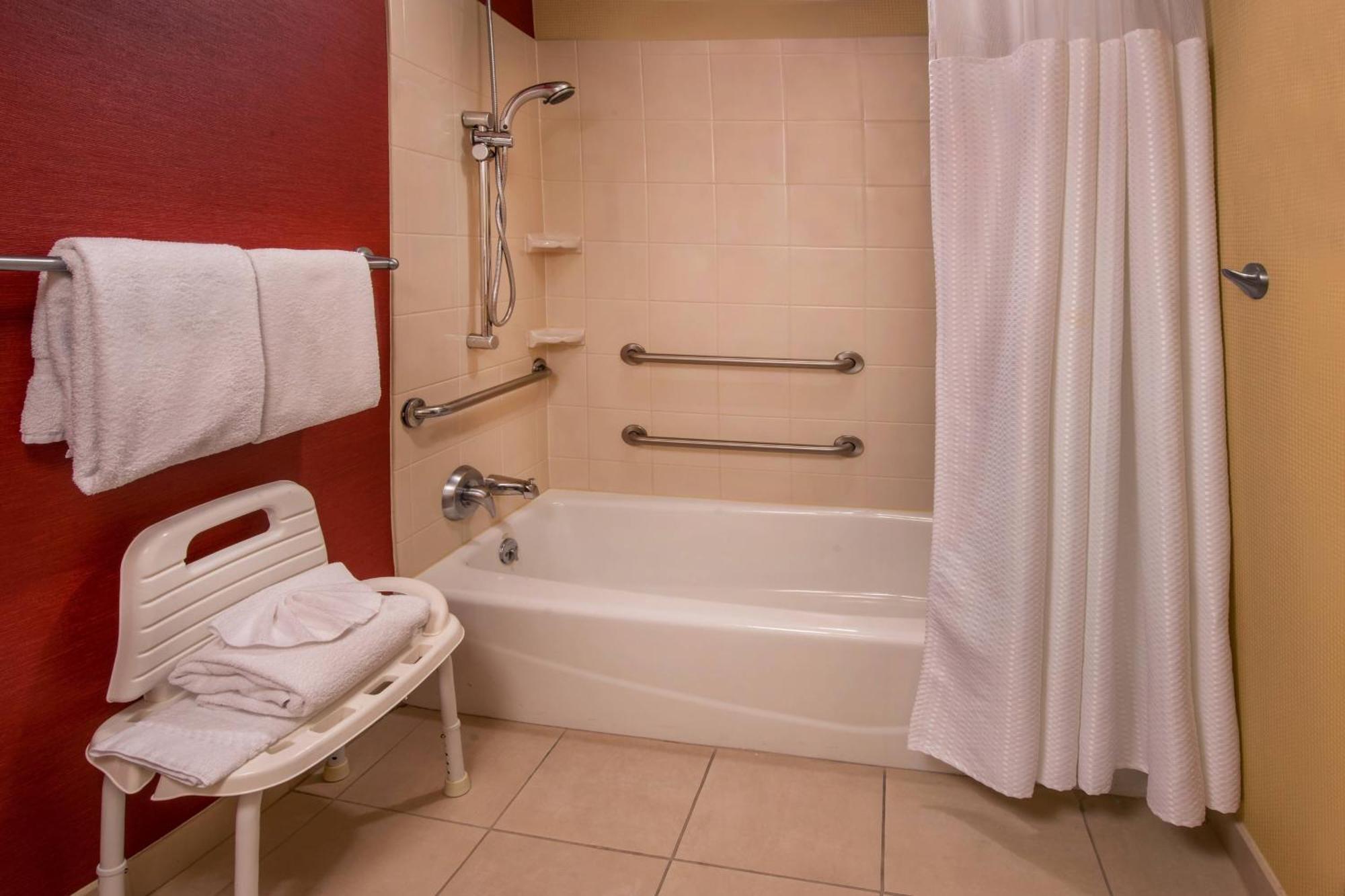 Courtyard By Marriott Newark-University Of Delaware Exterior photo