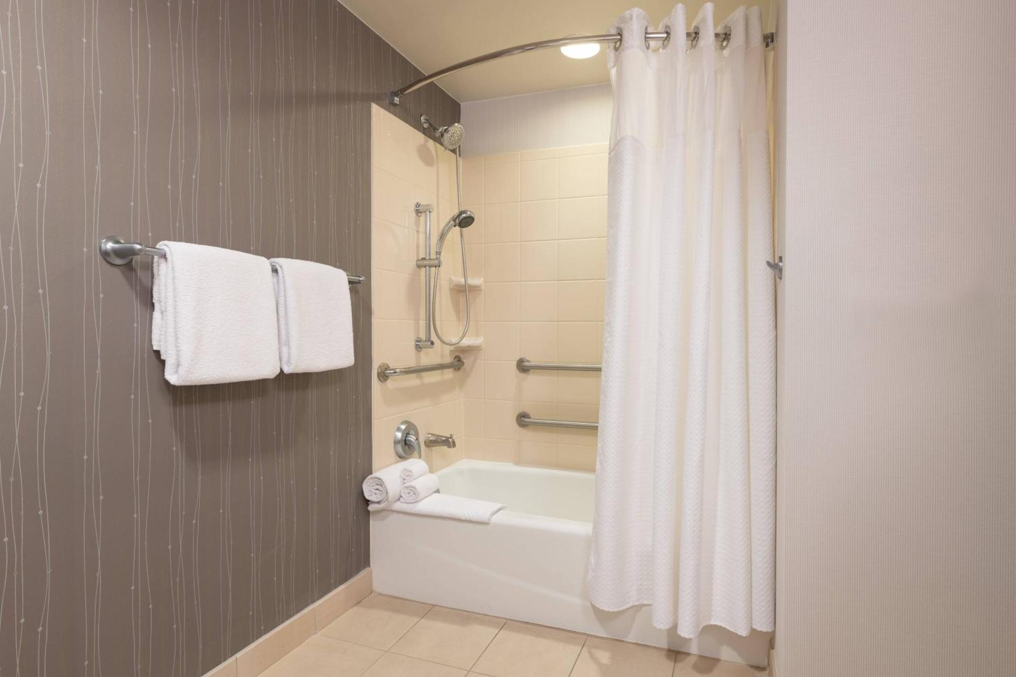 Courtyard By Marriott Newark-University Of Delaware Exterior photo