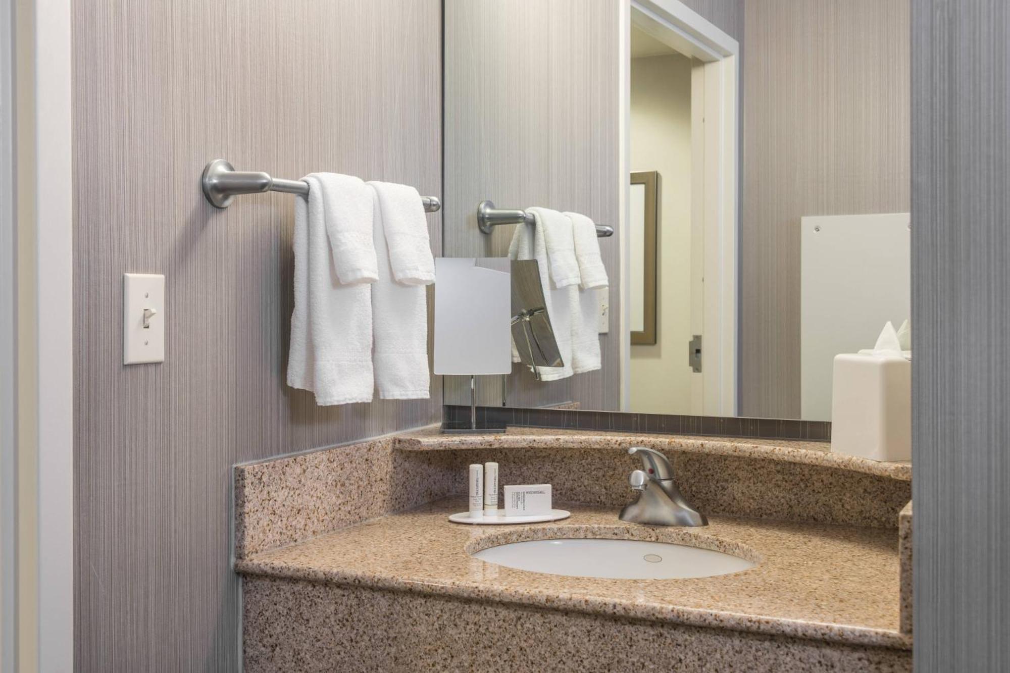 Courtyard By Marriott Newark-University Of Delaware Exterior photo