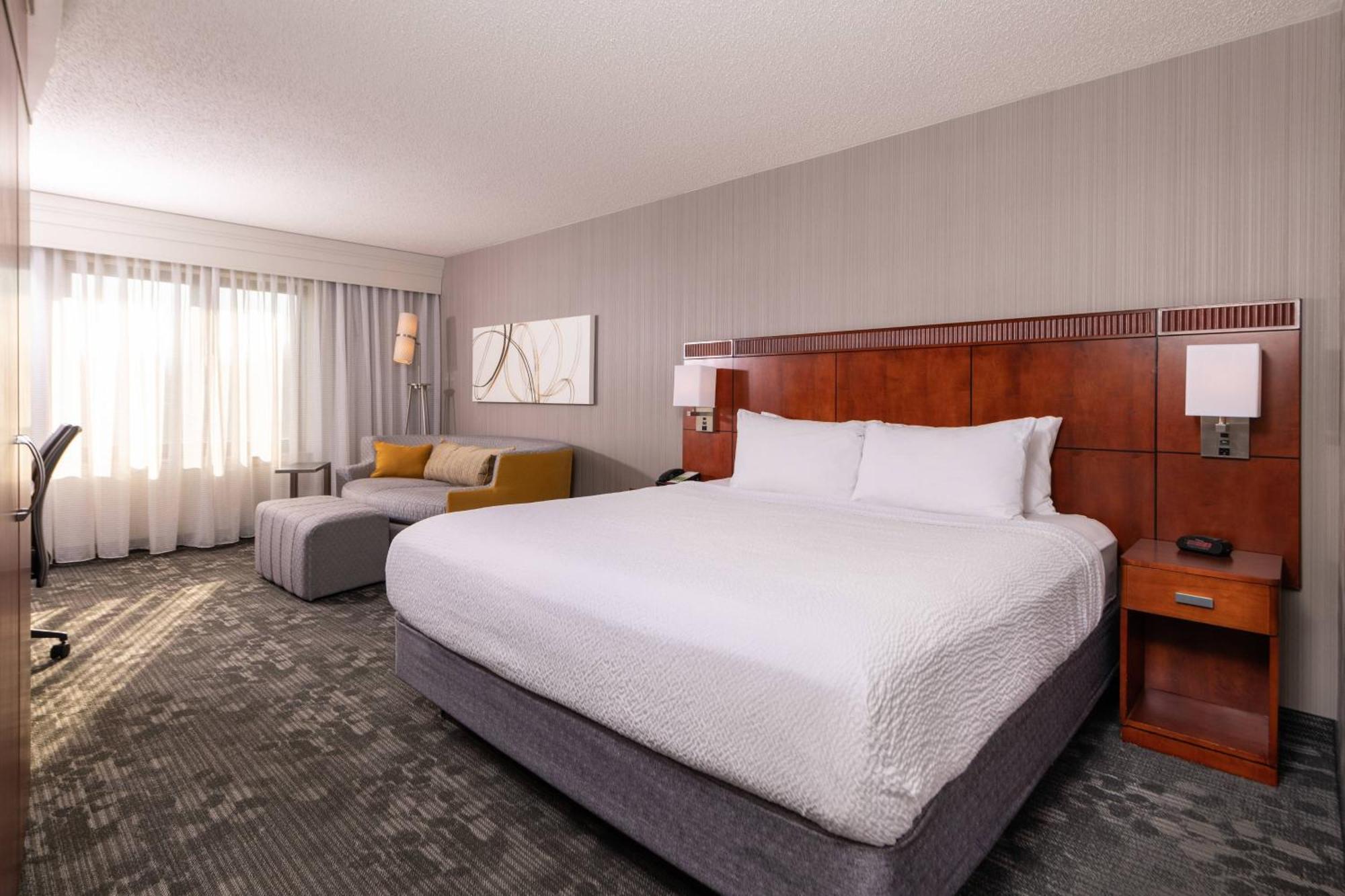 Courtyard By Marriott Newark-University Of Delaware Exterior photo