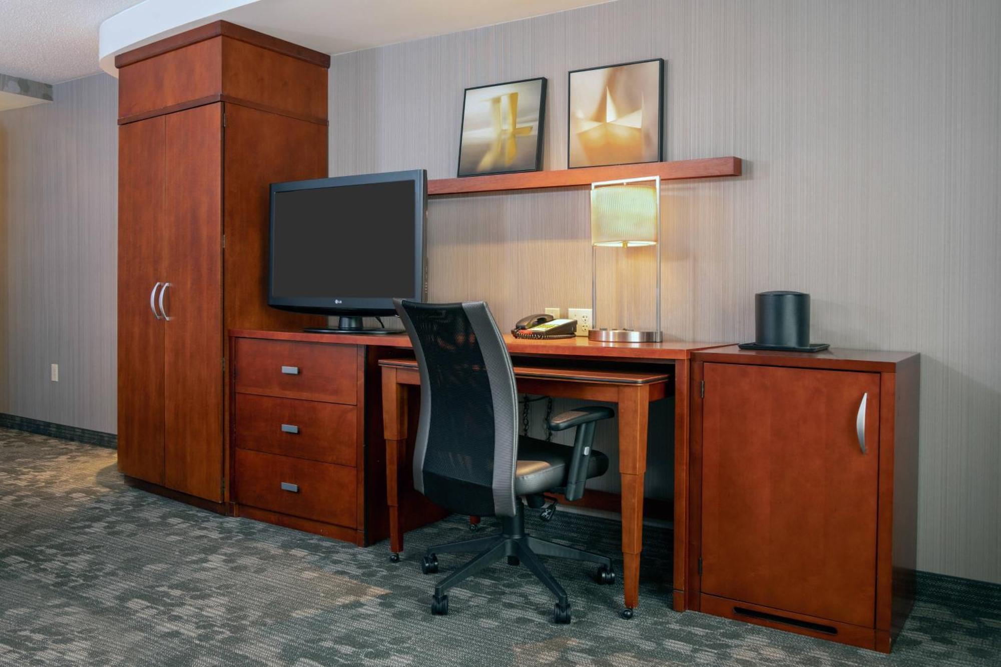 Courtyard By Marriott Newark-University Of Delaware Exterior photo