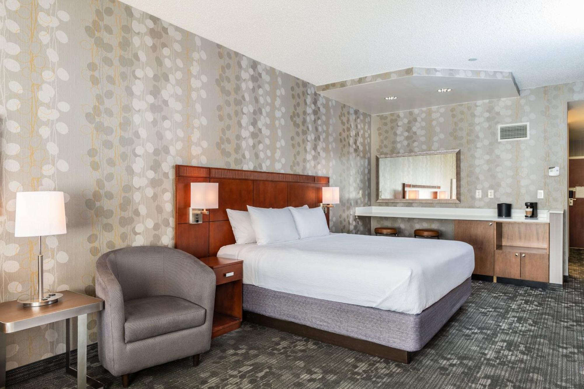 Courtyard By Marriott Newark-University Of Delaware Exterior photo